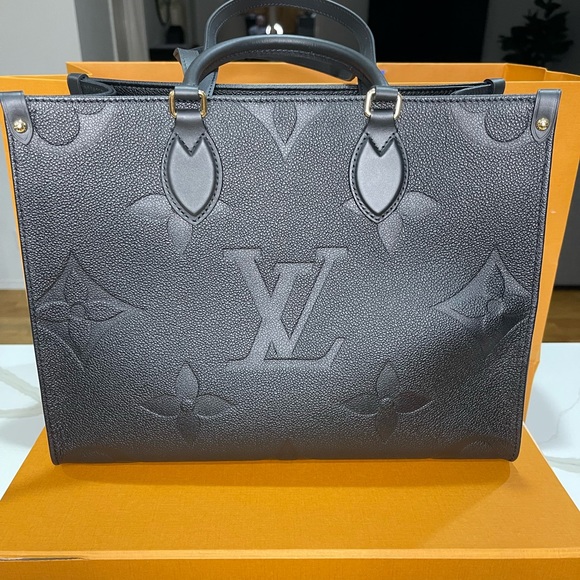 Louis Vuitton - BRAND NEW OnTheGo MM Tote - Picture 2 of 6